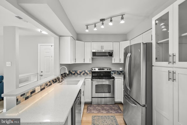 2224 Springwood Dr Unit 102A, Reston, VA 20191 - kitchen featuring stainless steel appliances, a sink, a peninsula, and white cabinetry