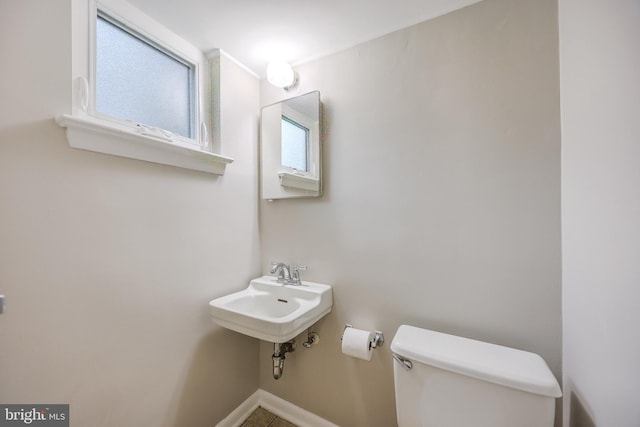 808 Gregorio Dr, Silver Spring, MD 20901 - bathroom featuring toilet, baseboards, and a sink