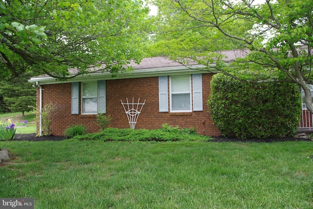13920 Heavenly Acres Rdg, Hancock, MD 21750 - ranch-style home with brick siding and a front yard