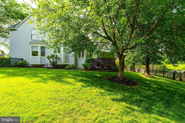 20932 Cox Mills Ct, Ashburn, VA 20147 - view of yard with a deck