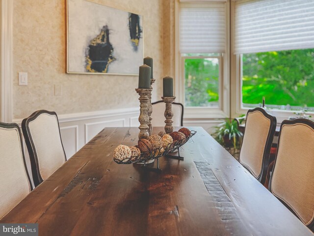 20932 Cox Mills Ct, Ashburn, VA 20147 - dining area with a decorative wall and wainscoting