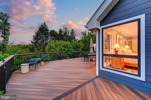 deck with outdoor dining space