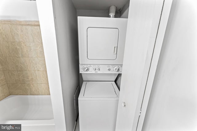 1013 Fallcrest Ct Unit 4-203, Bowie, MD 20721 - laundry area featuring stacked washer / dryer