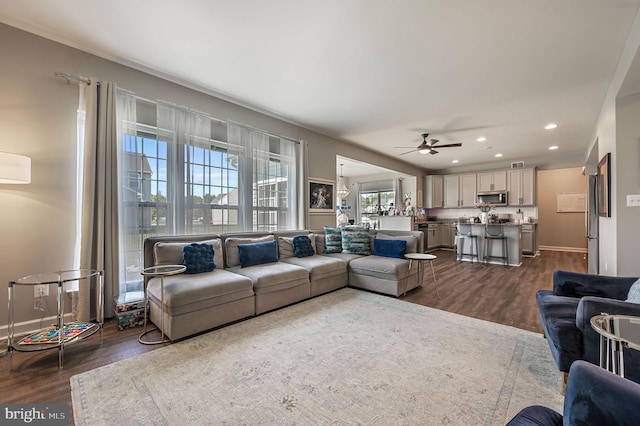 living area with dark wood-style floors, a ceiling fan, recessed lighting, and baseboards