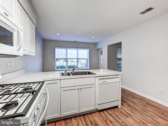 12111 Tullamore Ct Unit 101, Lutherville Timonium, MD 21093 - kitchen featuring white appliances, a sink, a peninsula, light wood-type flooring, and recessed lighting