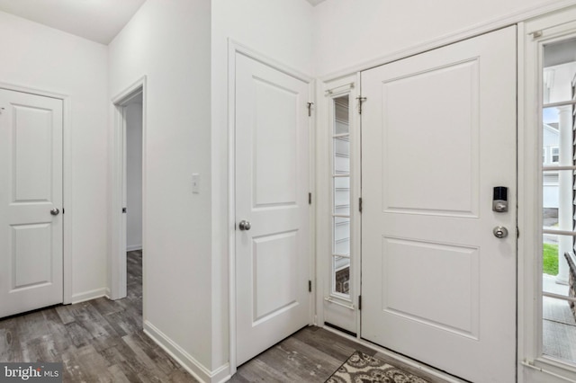 entryway featuring wood finished floors and baseboards