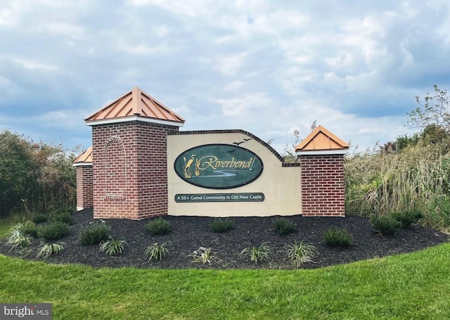 view of community / neighborhood sign
