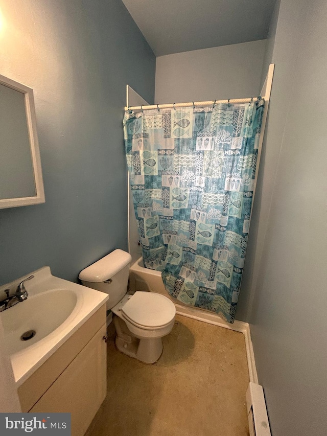 bathroom with toilet, vanity, and shower / bath combo