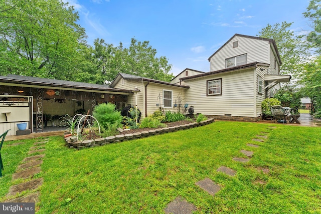 1517 Margaret St, Woodbridge, VA 22191 - back of property featuring a lawn