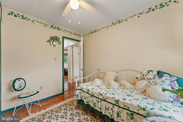1517 Margaret St, Woodbridge, VA 22191 - bedroom featuring a textured ceiling, wood finished floors, and ceiling fan