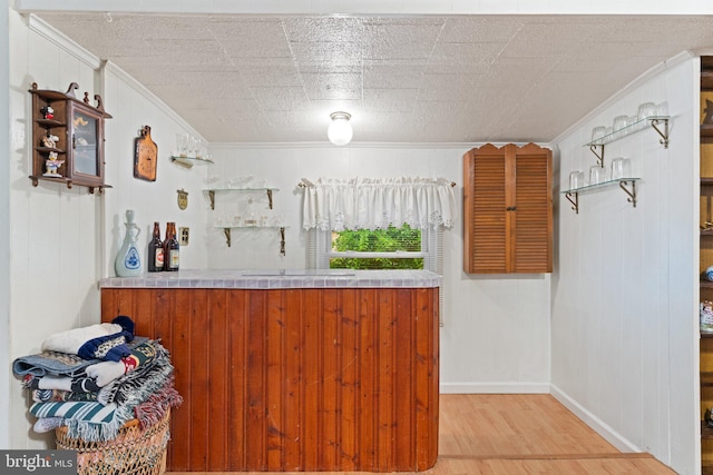 1517 Margaret St, Woodbridge, VA 22191 - kitchen featuring crown molding and light wood-style flooring