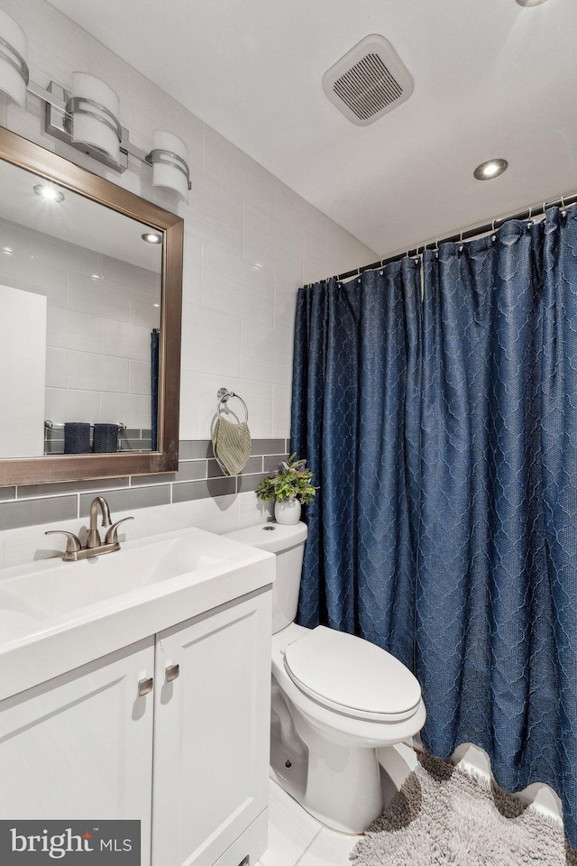 12906 7th St, Bowie, MD 20720 - full bathroom with tasteful backsplash, vanity, toilet, tile walls, and curtained shower