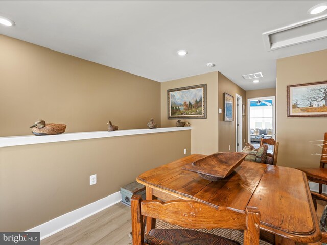 dining area featuring light wood-style floors, baseboards, and recessed lighting