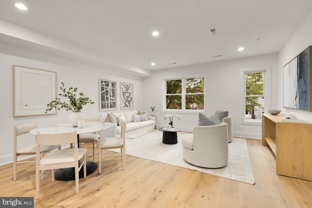 living area featuring light wood-style flooring, recessed lighting, and baseboards
