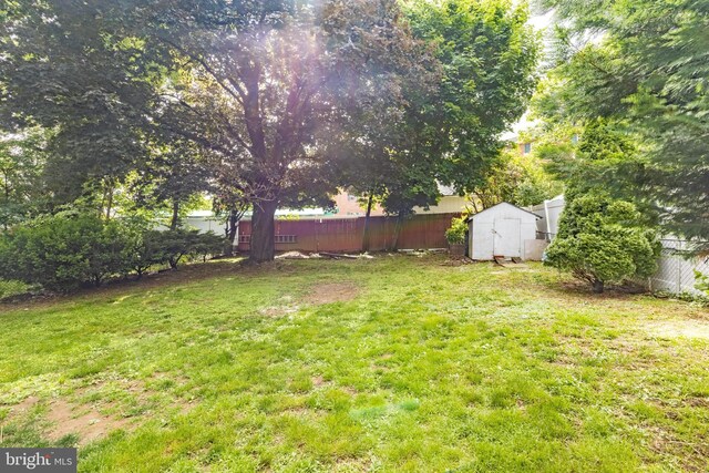 23 N Line Rd, Newtown Square, PA 19073 - fenced backyard with a storage unit