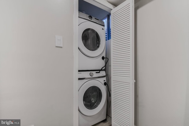 7603 Hammond Ave, Takoma Park, MD 20912 - laundry area featuring stacked washer and clothes dryer