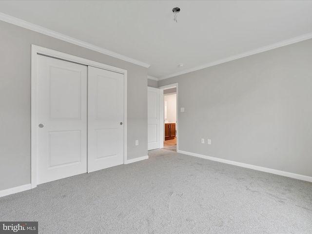 864 Wynonah Dr, Auburn, PA 17922 - unfurnished bedroom featuring crown molding, baseboards, carpet flooring, and a closet