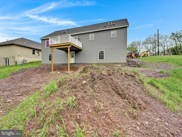 864 Wynonah Dr, Auburn, PA 17922 - back of property featuring a deck