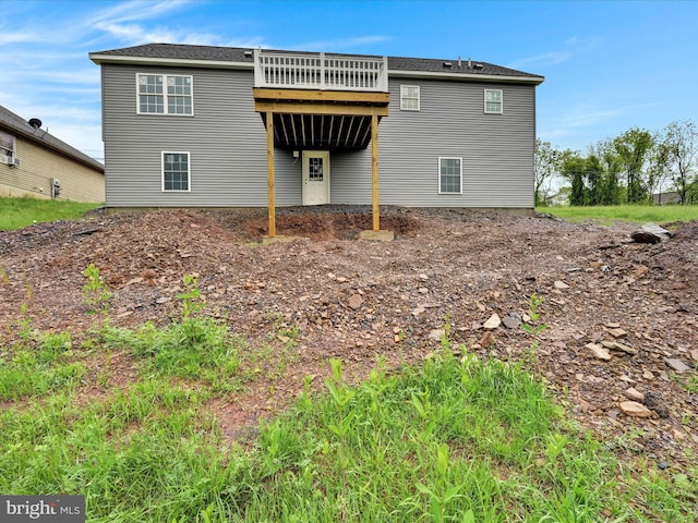 864 Wynonah Dr, Auburn, PA 17922 - rear view of house featuring a wooden deck