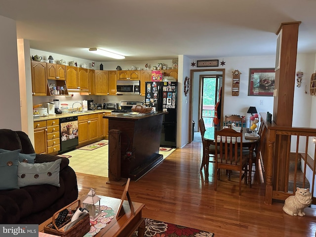 830 Western Ln, Front Royal, VA 22630 - kitchen with stainless steel appliances, a sink, light wood finished floors, a kitchen island, and light countertops