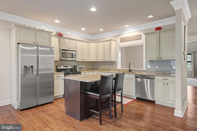 2005 Golden Ct, Mechanicsburg, PA 17055 - kitchen featuring stainless steel appliances, a kitchen island, light wood-style floors, backsplash, and recessed lighting
