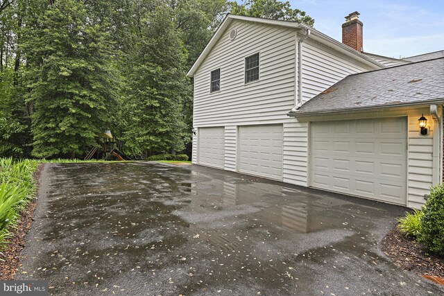 11904 Paradise Ln, Herndon, VA 20171 - garage with driveway