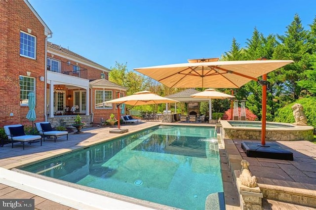43582 Old Kinderhook Dr, Ashburn, VA 20147 - outdoor pool featuring an in-ground hot tub and a patio area