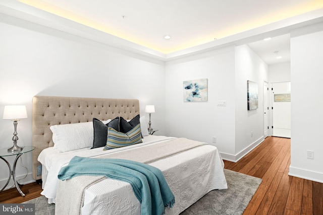 bedroom featuring hardwood / wood-style flooring, baseboards, and recessed lighting