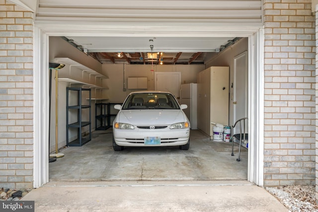 garage featuring freestanding refrigerator