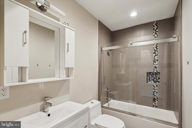 1524 N 2nd St Unit 2, Philadelphia, PA 19122 - full bath with toilet, enclosed tub / shower combo, vanity, and recessed lighting