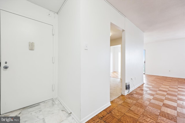 foyer featuring baseboards