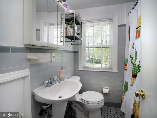 718 Moore Ave, Bryn Mawr, PA 19010 - full bath with tile walls, toilet, curtained shower, and a sink