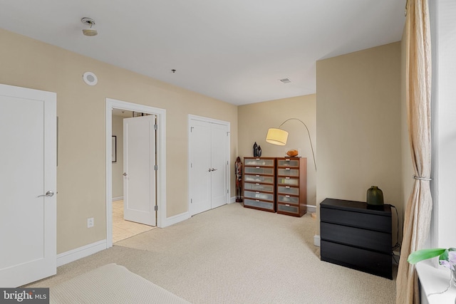 1811 Chestnut St Unit 405, Philadelphia, PA 19103 - bedroom featuring carpet floors, baseboards, and a closet