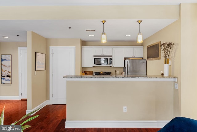 1811 Chestnut St Unit 405, Philadelphia, PA 19103 - kitchen featuring stainless steel appliances, white cabinets, recessed lighting, baseboards, and hanging light fixtures