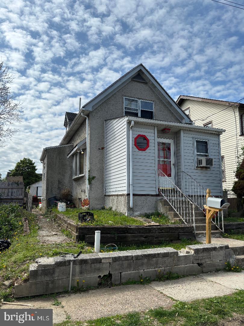 view of front of property with entry steps and cooling unit