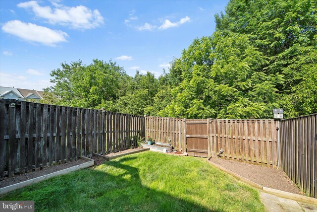146 Connery Ter SW, Leesburg, VA 20175 - view of yard with a garden