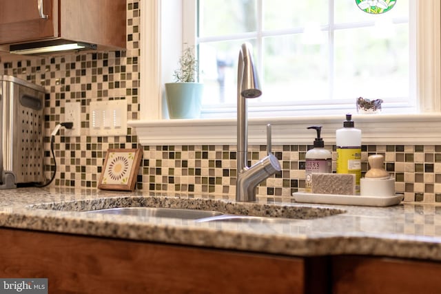 detailed view of tasteful backsplash