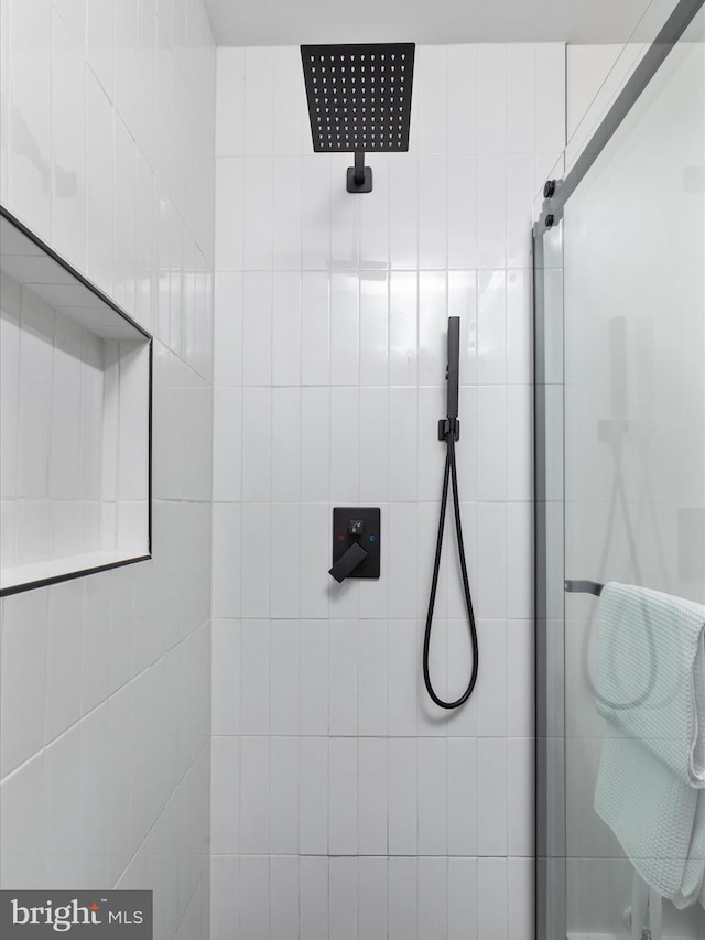139 Laura Ct, Basye, VA 22810 - bathroom with a tile shower