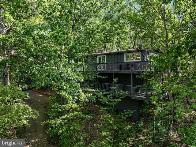 139 Laura Ct, Basye, VA 22810 - back of property with a wooden deck