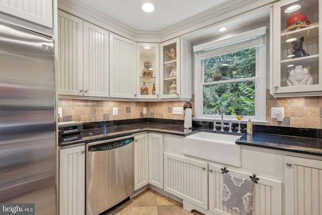 6813 Jeremiah Ct, Fairfax Station, VA 22039 - kitchen featuring appliances with stainless steel finishes, a sink, backsplash, and dark stone countertops