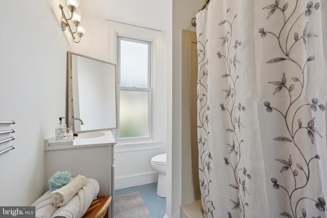 full bathroom featuring toilet, vanity, baseboards, a shower with curtain, and tile patterned flooring