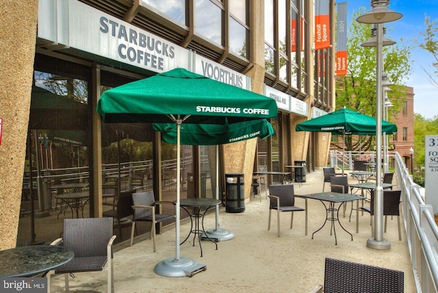 4201 Cathedral Ave NW Unit 415E, Washington, DC 20016 - view of patio