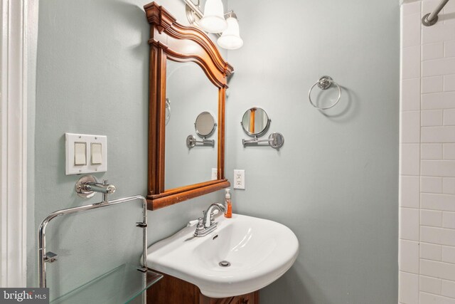 326 S 17th St Unit 3, Philadelphia, PA 19103 - bathroom featuring a sink