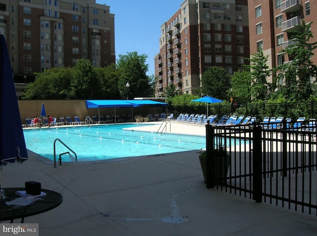 3800 Fairfax Dr Unit 1011, Arlington, VA 22203 - community pool with fence and a patio