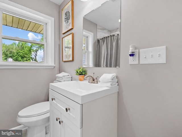 108 Kingsway Dr, Riviera Beach, MD 21122 - full bathroom with vanity, toilet, and curtained shower