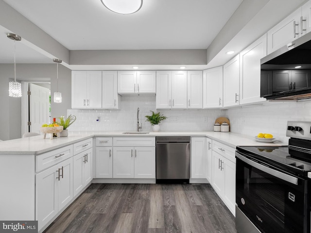 108 Kingsway Dr, Riviera Beach, MD 21122 - kitchen featuring stainless steel appliances, a sink, a peninsula, white cabinetry, and recessed lighting