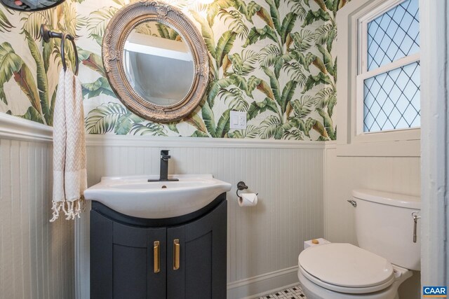 2010 White Bridge Rd, Waynesboro, VA 22980 - bathroom featuring wainscoting, vanity, toilet, and wallpapered walls