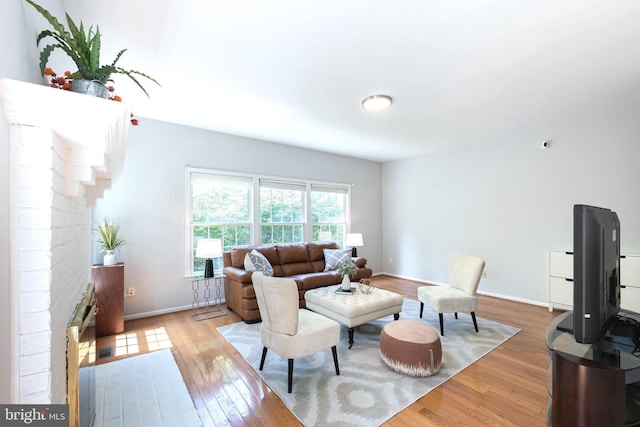 12685 Fox Woods Dr, Herndon, VA 20171 - living area with wood finished floors and baseboards