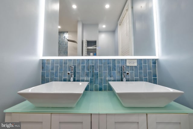 550 N 58th St, Philadelphia, PA 19131 - full bath featuring double vanity