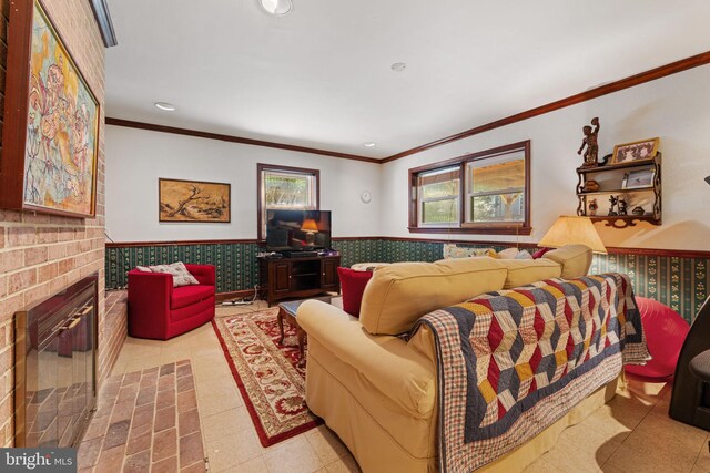 living room featuring wainscoting, ornamental molding, recessed lighting, and a fireplace